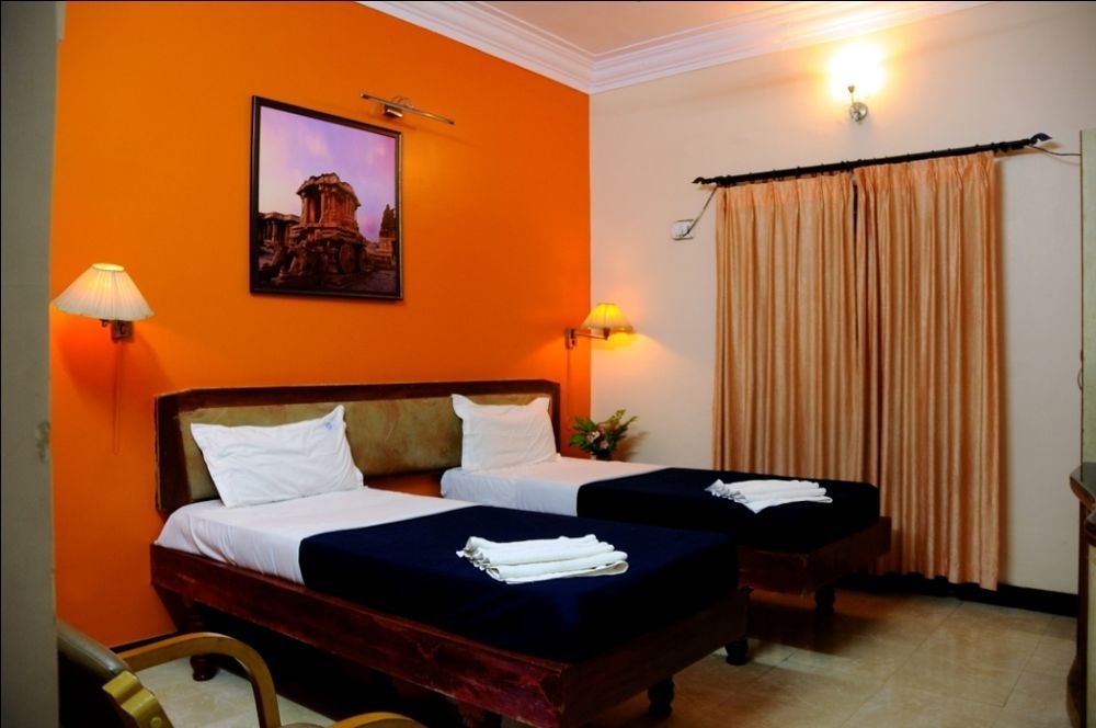 Kstdc Hotel Mayura Bhuvaneshwari Kamalapur Hampi Exterior foto